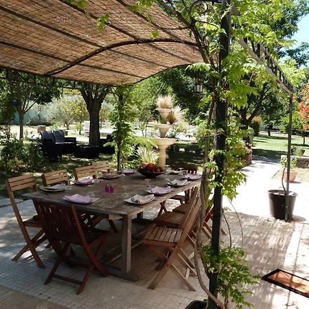 Le Mas Du Lac Saint-Rémy-de-Provence Екстериор снимка