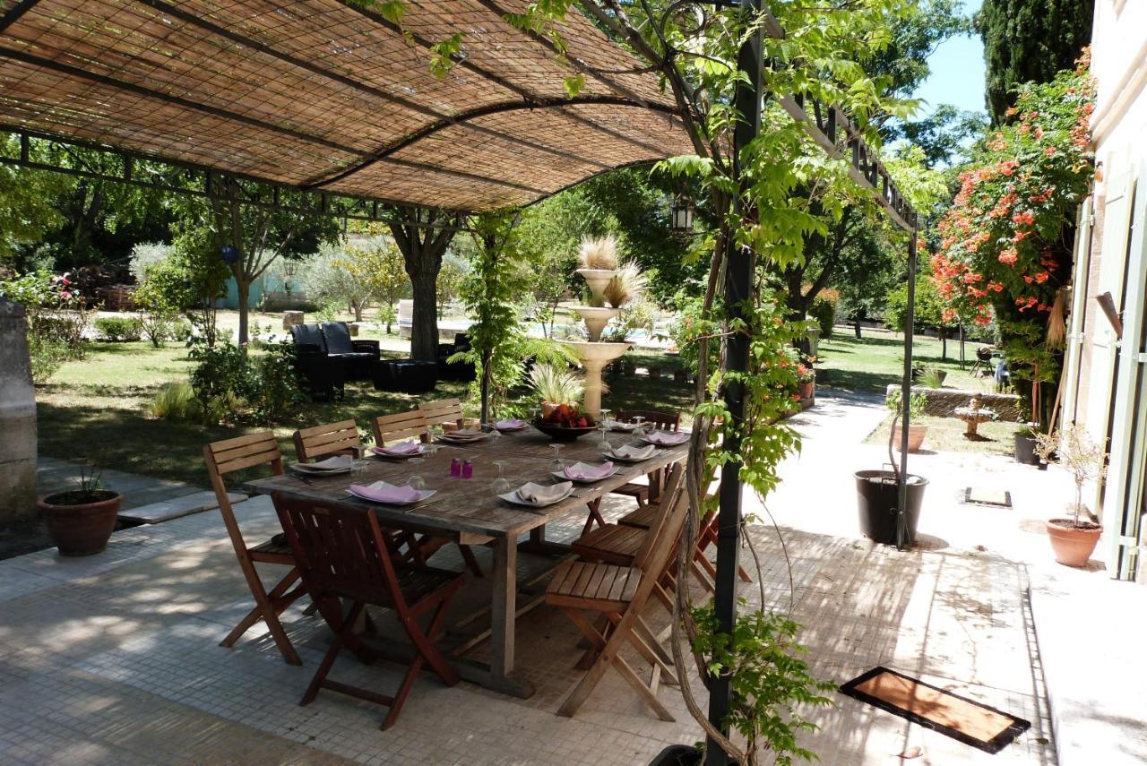 Le Mas Du Lac Saint-Rémy-de-Provence Екстериор снимка