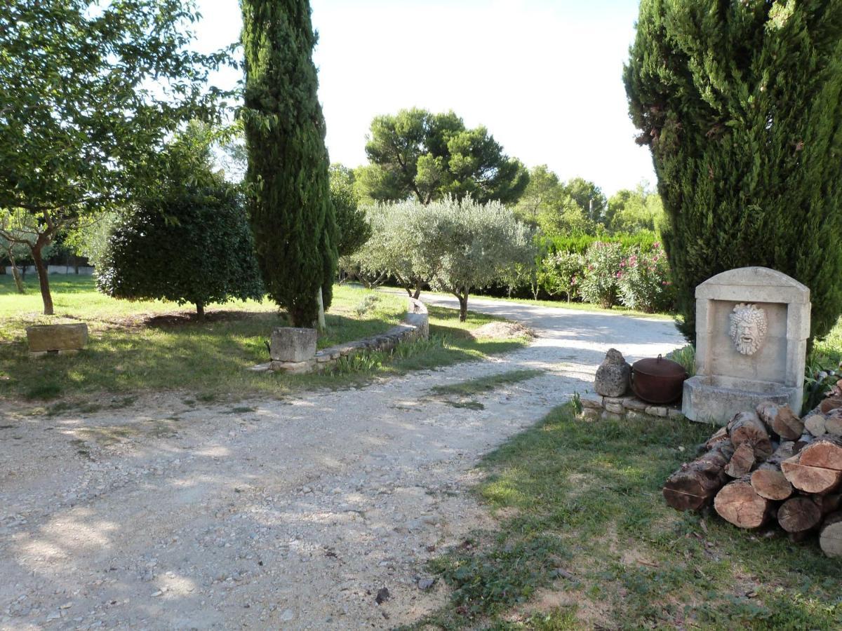 Le Mas Du Lac Saint-Rémy-de-Provence Екстериор снимка